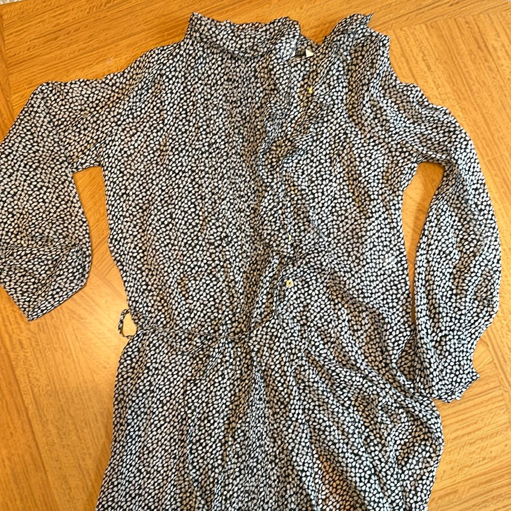 Diane Von Furstenberg size 4, black & white shirt dress.